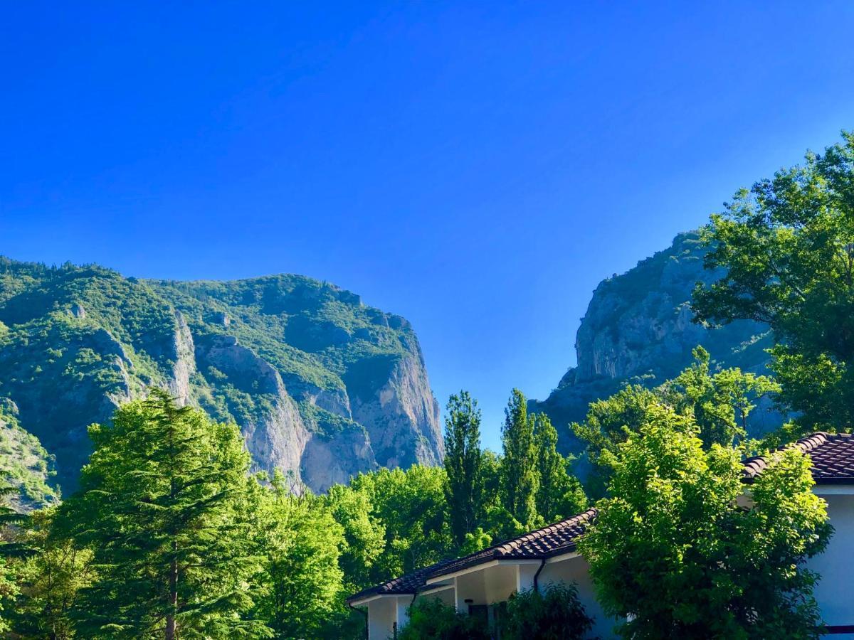 Albergo La Ginestra Acqualagna Exterior foto