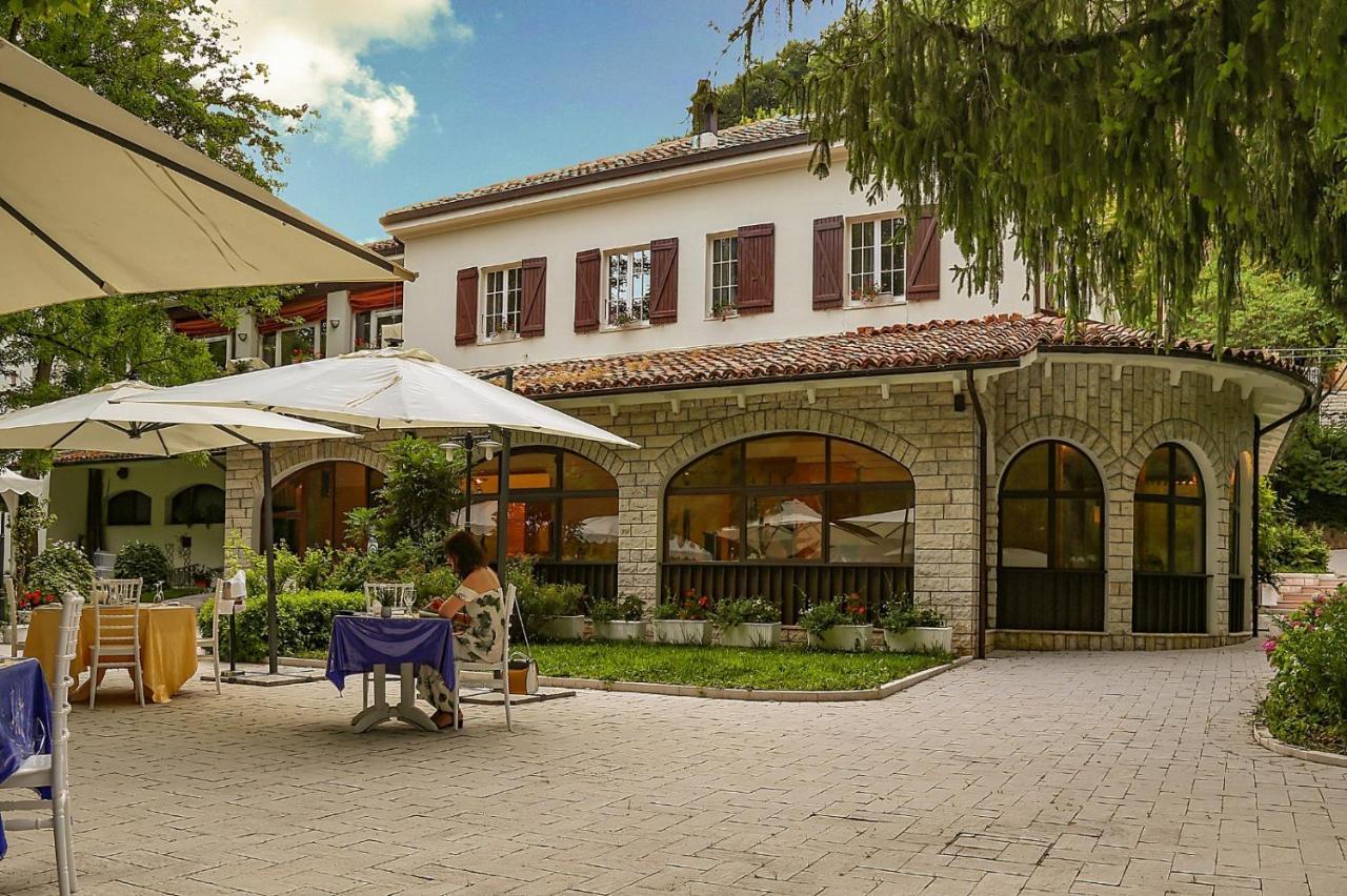 Albergo La Ginestra Acqualagna Exterior foto