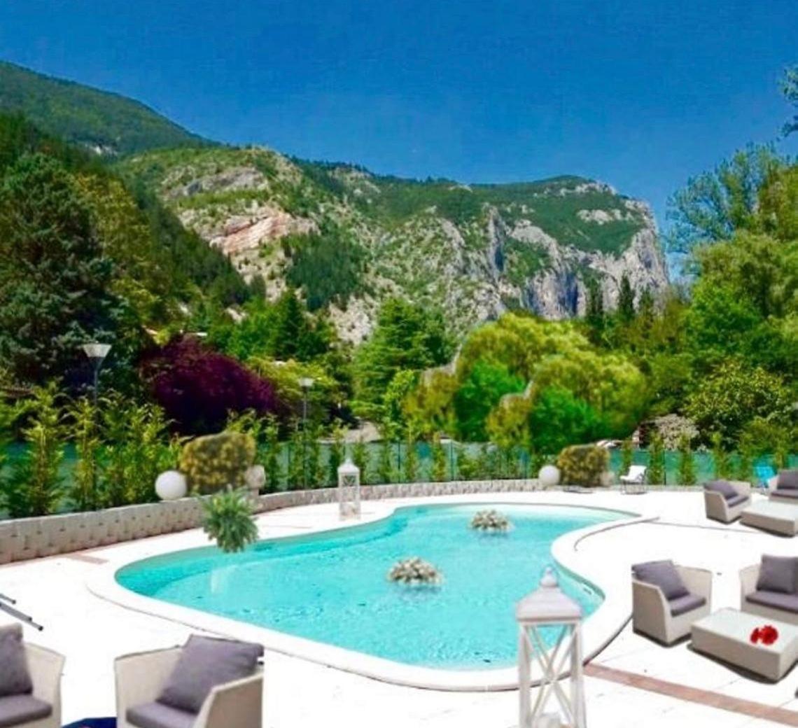 Albergo La Ginestra Acqualagna Exterior foto