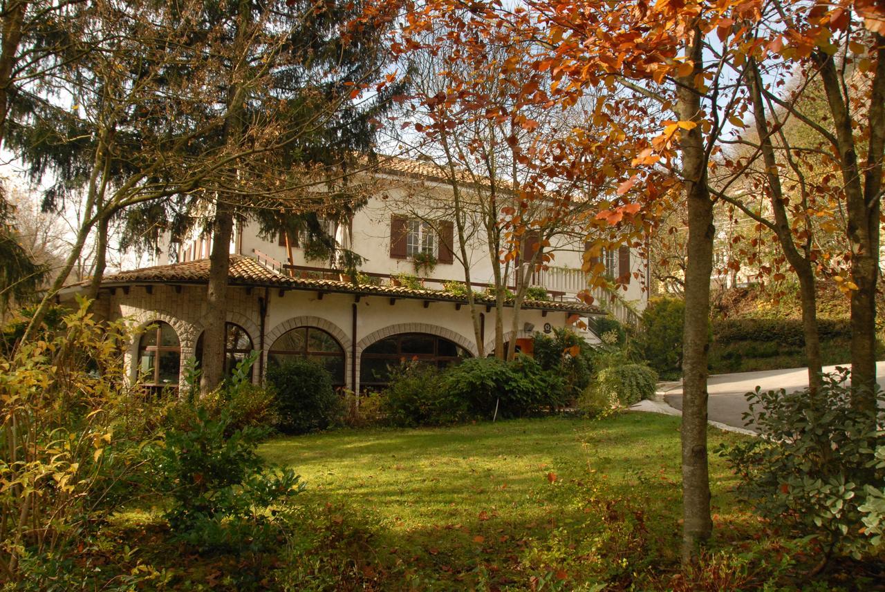 Albergo La Ginestra Acqualagna Exterior foto
