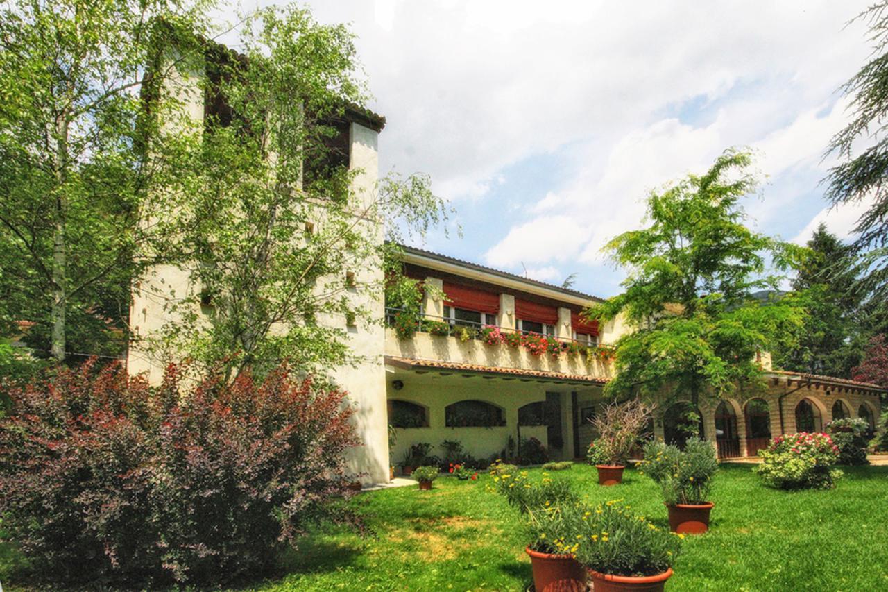 Albergo La Ginestra Acqualagna Exterior foto