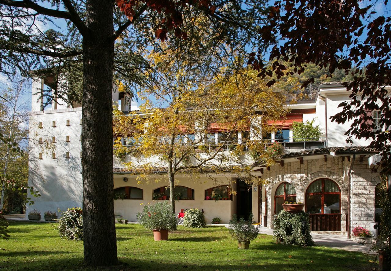 Albergo La Ginestra Acqualagna Exterior foto