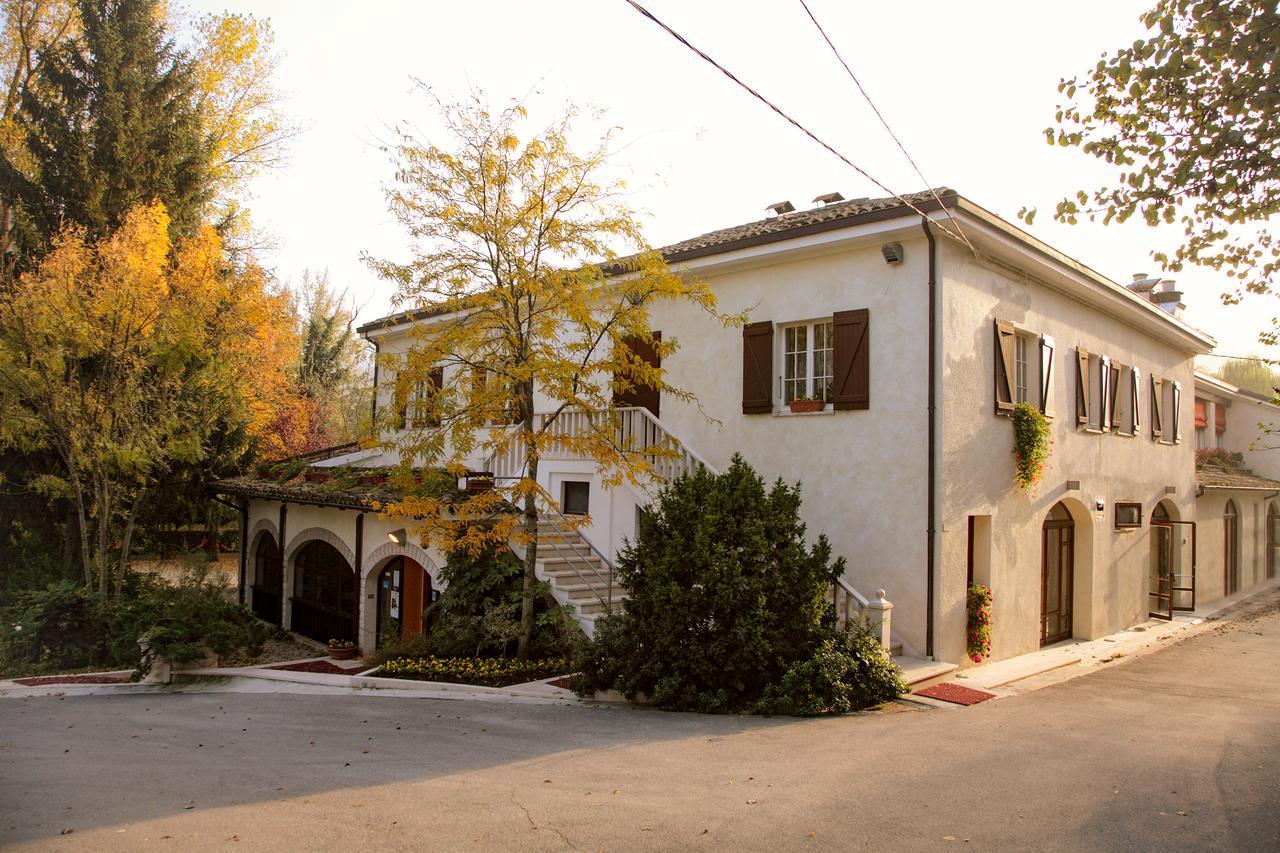 Albergo La Ginestra Acqualagna Exterior foto